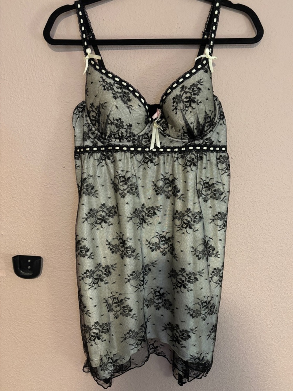 NWOT Delicate Black & Cream Lace Chemise - Size Large